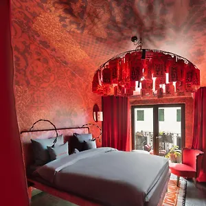 25hours Piazza San Paolino Hotel